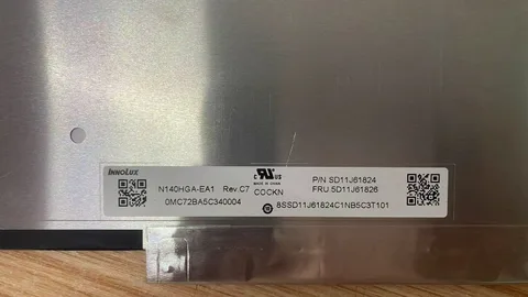 N140HGA-EA1 model label and 30-pin eDP connector detail