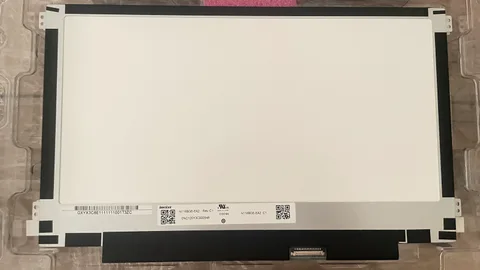 N116BGE-EA2 11.6-inch HD LCD panel rear view and 30-pin connector
