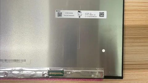 N156HCA-E5B model label and 30-pin eDP connector detail